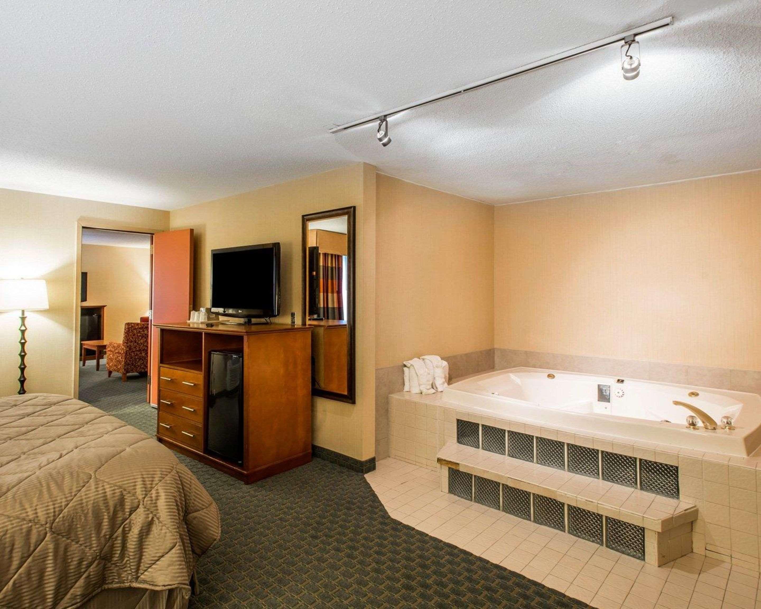 Quality Inn And Conference Center Greeley Downtown Екстер'єр фото