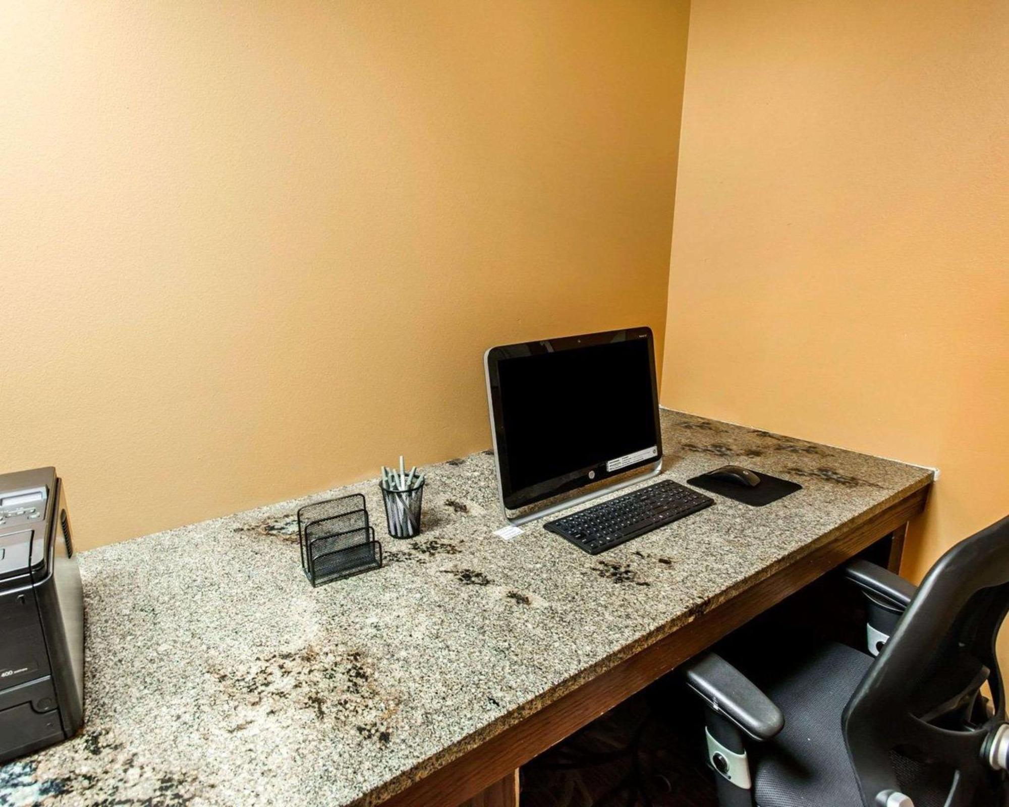 Quality Inn And Conference Center Greeley Downtown Екстер'єр фото